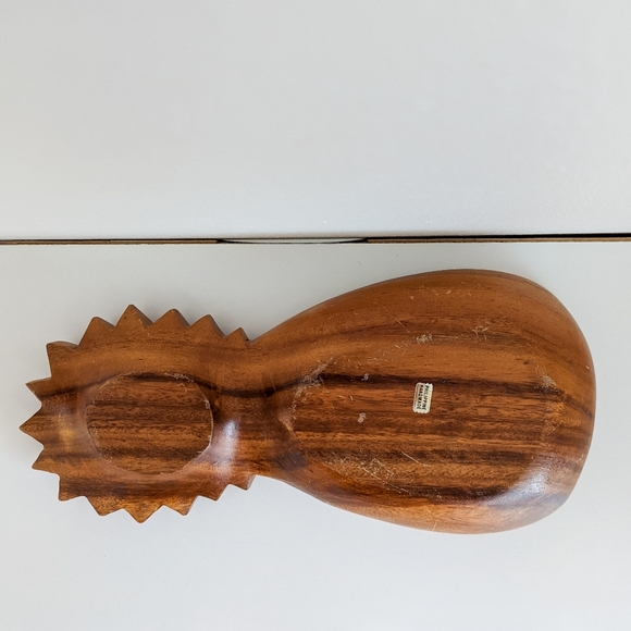 Large Wooden Monkey Pod Pineapple Dish - Picture 4 of 8